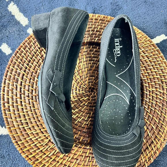 Indigo Clarks Y2K Women's 9M Black Suede Bow Chunky Heel Pump Girly Goth Preppy - Picture 2 of 8